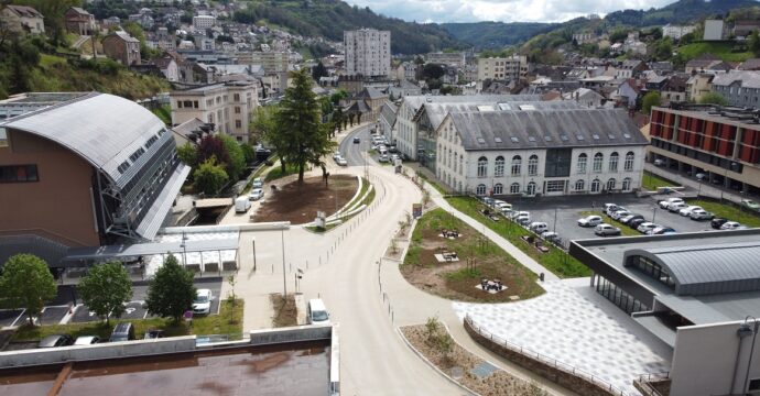 Vue aérienne prise par un drone du campus universitaire de Tulle