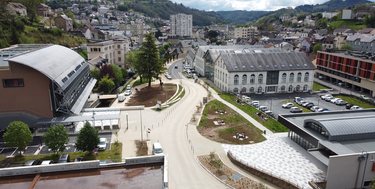 Vue aérienne prise par un drone du campus universitaire de Tulle